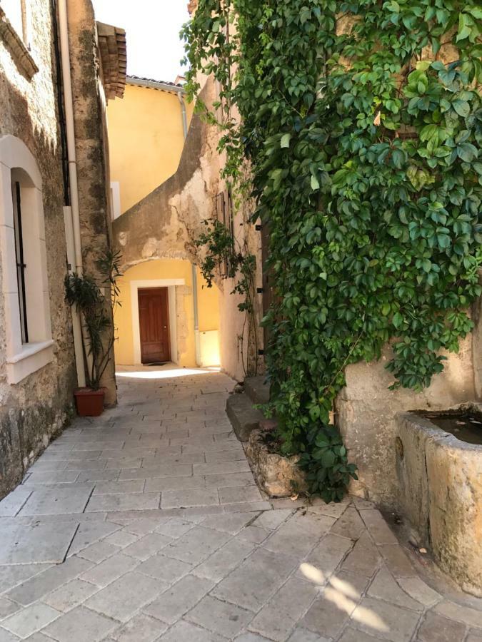 Les Arcades Holiday home Villecroze